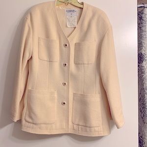 CHANEL ivory Boucle tweed blazer. size 46